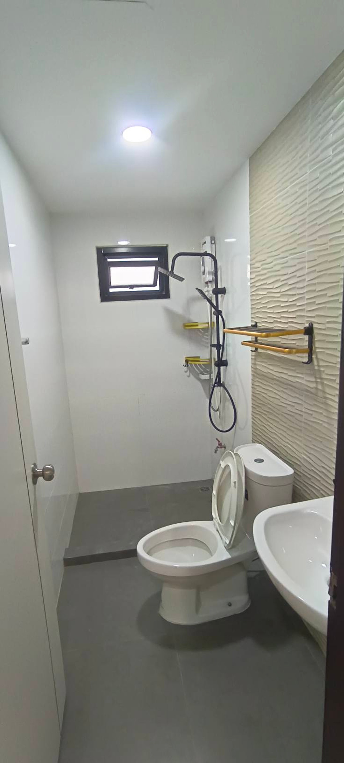 For SalePattaya, Bangsaen, Chonburi : Corner house, lots of space, near Laem Chabang Industrial Estate 🔥 Maneerin Village Laemchabang - Banglamung / 4 bedrooms (for sale), Maneerin Village Laemchabang - Banglamung / 4 Bedrooms (FOR SALE) BEWN114