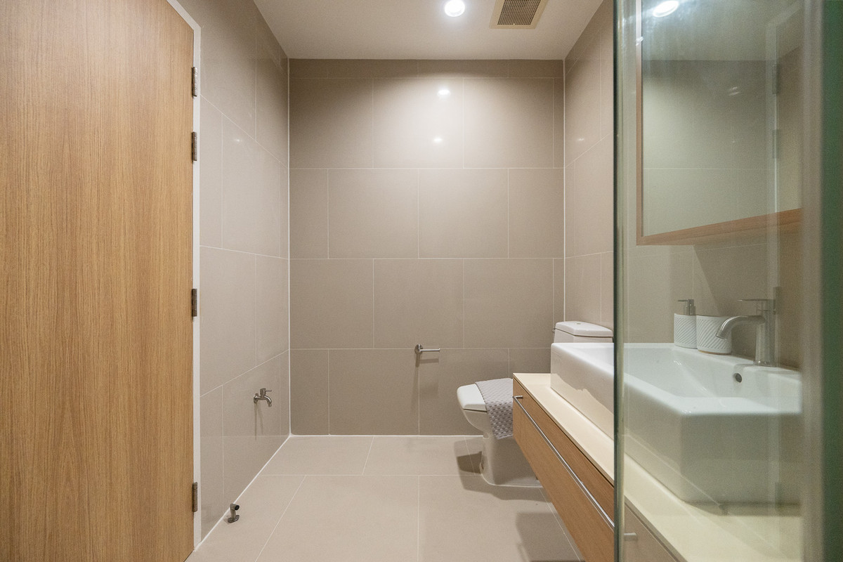 For SaleCondoLadprao, Central Ladprao : R090 ✨🏙️ Urgent Sale! The Issara Ladprao, near MRT Ladprao (only 200 m away). Price only 2.899 million baht.