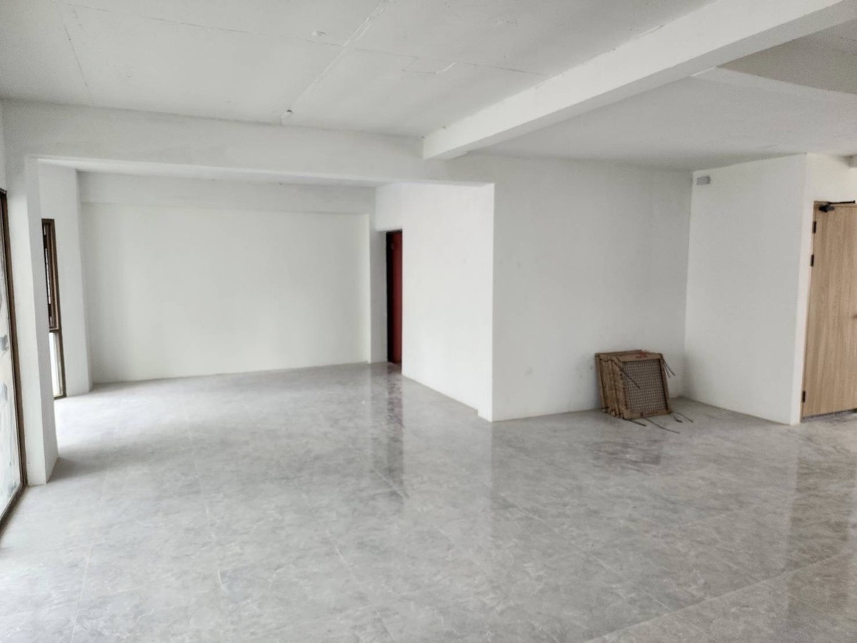 For RentShop HouseWitthayu, Chidlom, Langsuan, Ploenchit : Retail Space for Rent on Wireless Road near Embassy District, 260 sq.m across 2 Floors with Flexible Layout, High Foot Traffic Main Road Location Ideal for Restaurant Bar or Lifestyle Business