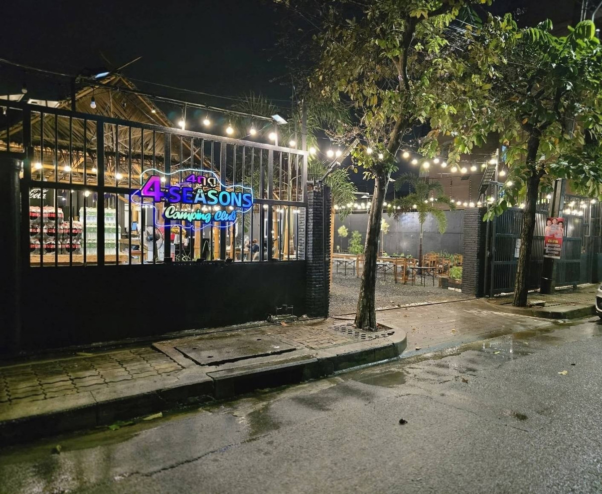 เซ้งร้านค้า/ตลาดนัดเอกชัย บางบอน : เซ้งร้านอาหาร-นั่งชิว พระราม 2 ซอย 28 มี 2 โซนชิวๆ ลานกว้างหิน Outdoor บรรยากาศนั่งชิว พร้อมห้องแอร์