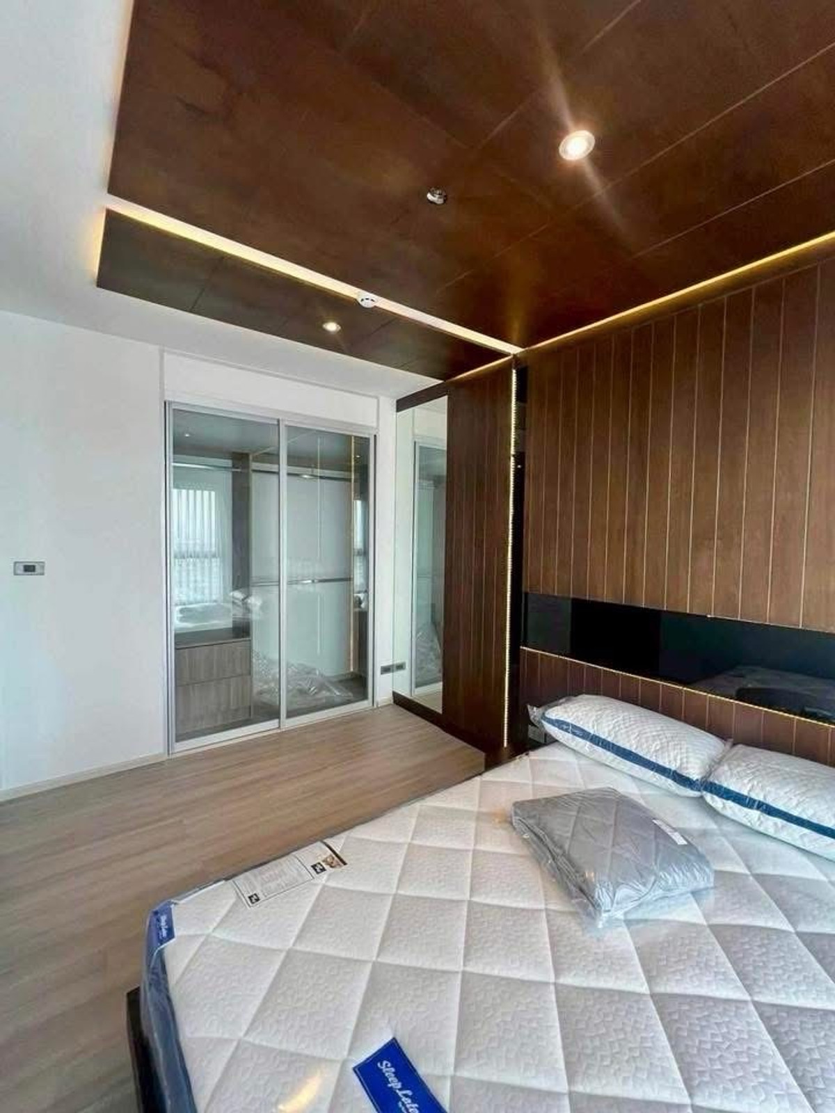 ขายคอนโดปิ่นเกล้า จรัญสนิทวงศ์ : 💙@condocurator 💙 ขาย The Parkland Charan - Pinklao ห้องแต่งสวย Built-in ครบ [PM0860]