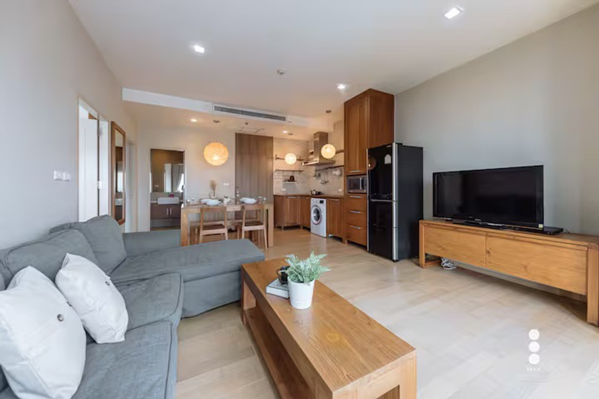 For SaleCondoSukhumvit, Asoke, Thonglor : 🔥 Luxury condo Noble Reveal, potential location near BTS Ekkamai, beautiful room, ready to move in! 2 bedrooms, suitable for both living and investment ✨(HBH-HL-60)