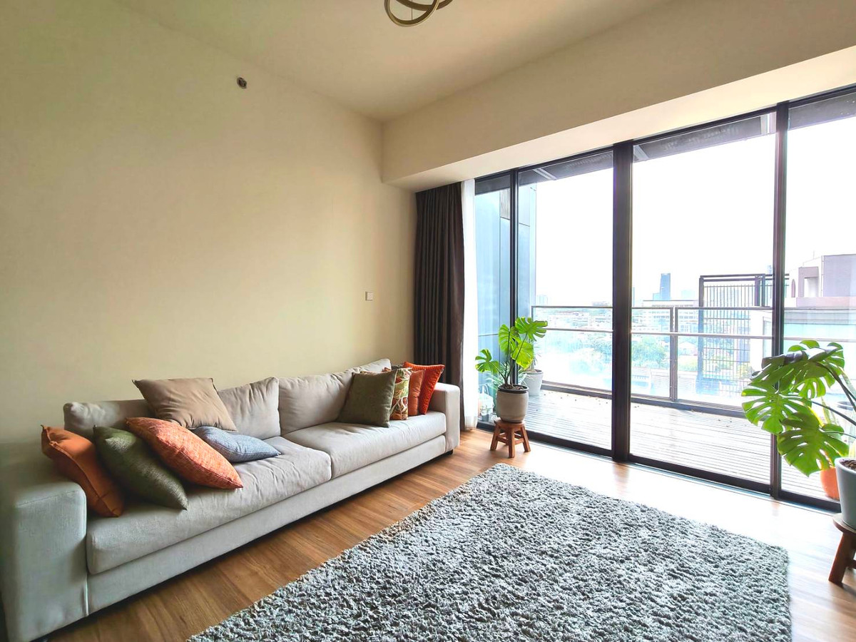 ขายคอนโดสาทร นราธิวาส : Best Price 2-Bedroom Condo for Sale at The Met Sathorn