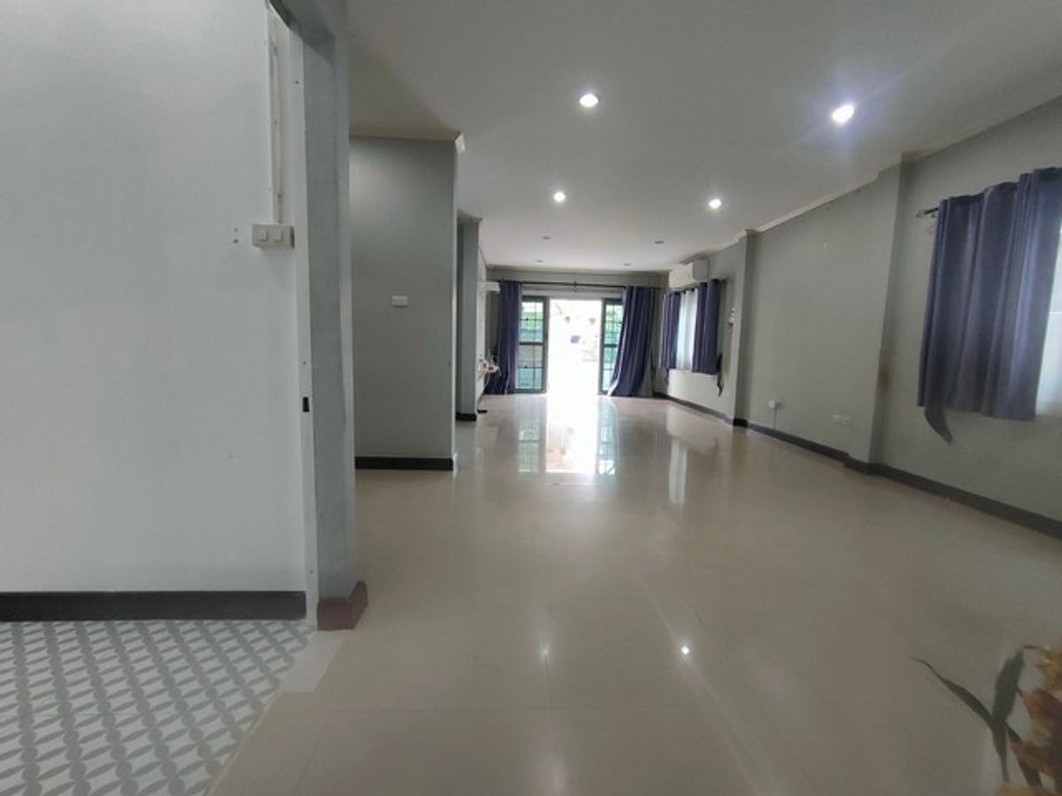 บ้านพระราม 2 บางขุนเทียน : ขายและให้เช่าบ้านเดี่ยว 2 ชั้น ม.สินทวีการ์เด้น 3 ท่าข้าม-พระราม 2 พร้อมอยู่