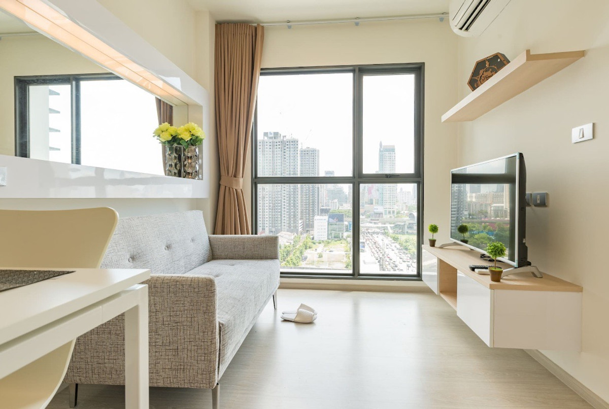 For RentCondoRama9, Petchburi, RCA : Condo for rent RHYTHM Asoke 2 near MRT Rama 9.