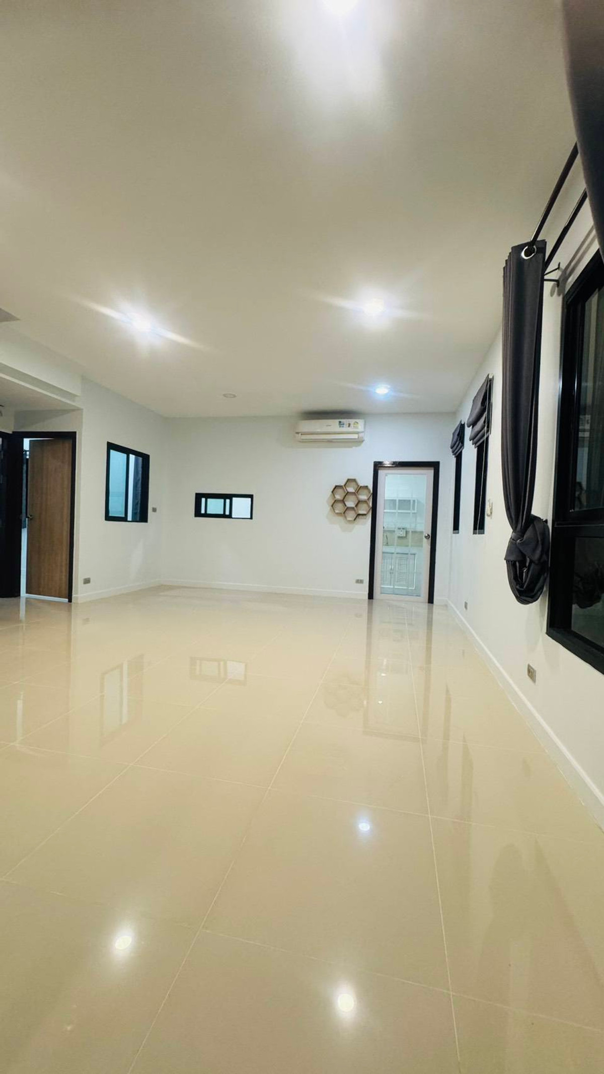 For SalePattaya, Bangsaen, Chonburi : Corner house, lots of space, near Laem Chabang Industrial Estate 🔥 Maneerin Village Laemchabang - Banglamung / 4 bedrooms (for sale), Maneerin Village Laemchabang - Banglamung / 4 Bedrooms (FOR SALE) BEWN114