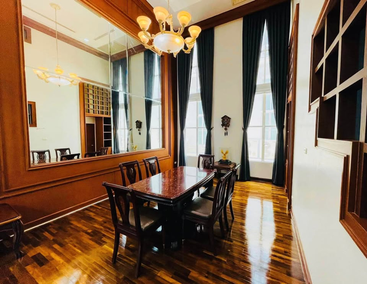 For RentTownhomeSukhumvit, Asoke, Thonglor : RH032026 4-story townhouse with 4 beds for rent at Baan Klang Krung Thonglor near BTS Thonglor.