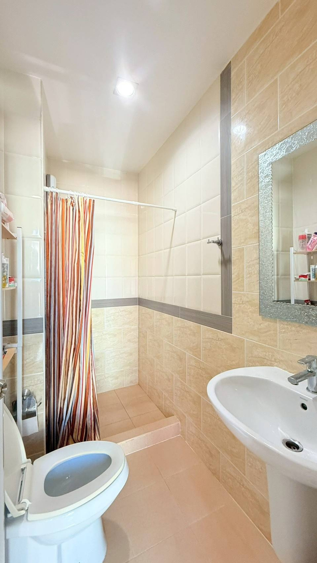 เซ้งนวมินทร์ รามอินทรา : ขายเซ้งด่วน ทาวน์โฮม 2 ชั้น สุขาภิบาล5 หมู่บ้านโกลเด้นท์ทาวน์   บ้านสวย พร้อมอยู่