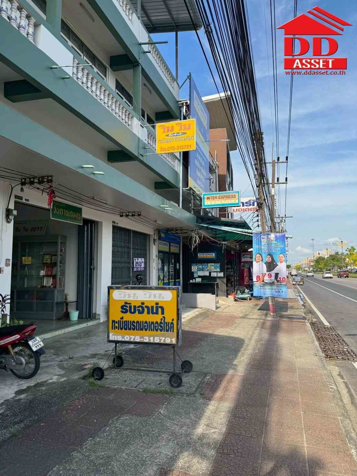 For RentShop HouseNakhon Si Thammarat : For rent, commercial building, 3 and a half floors, Pho Sadet, Nakhon Si Thammarat Province, next to 6 lane road, property code: T8234