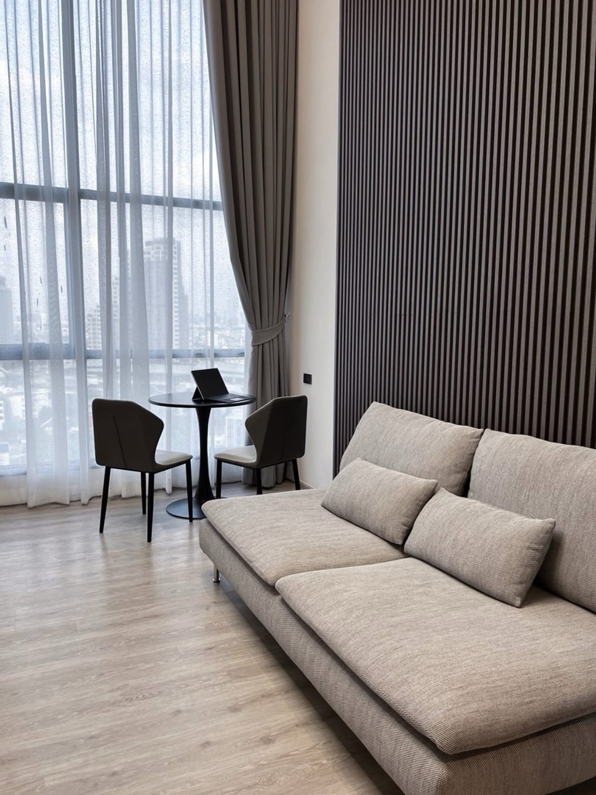 ให้เช่าคอนโดปิ่นเกล้า จรัญสนิทวงศ์ : 🏬ให้เช่า Origin  Plug& Play สิรินธร สเตชั่น  ห้อง Duo space พร้อมเข้าอยู่ 
✅LineOA : @ladysai