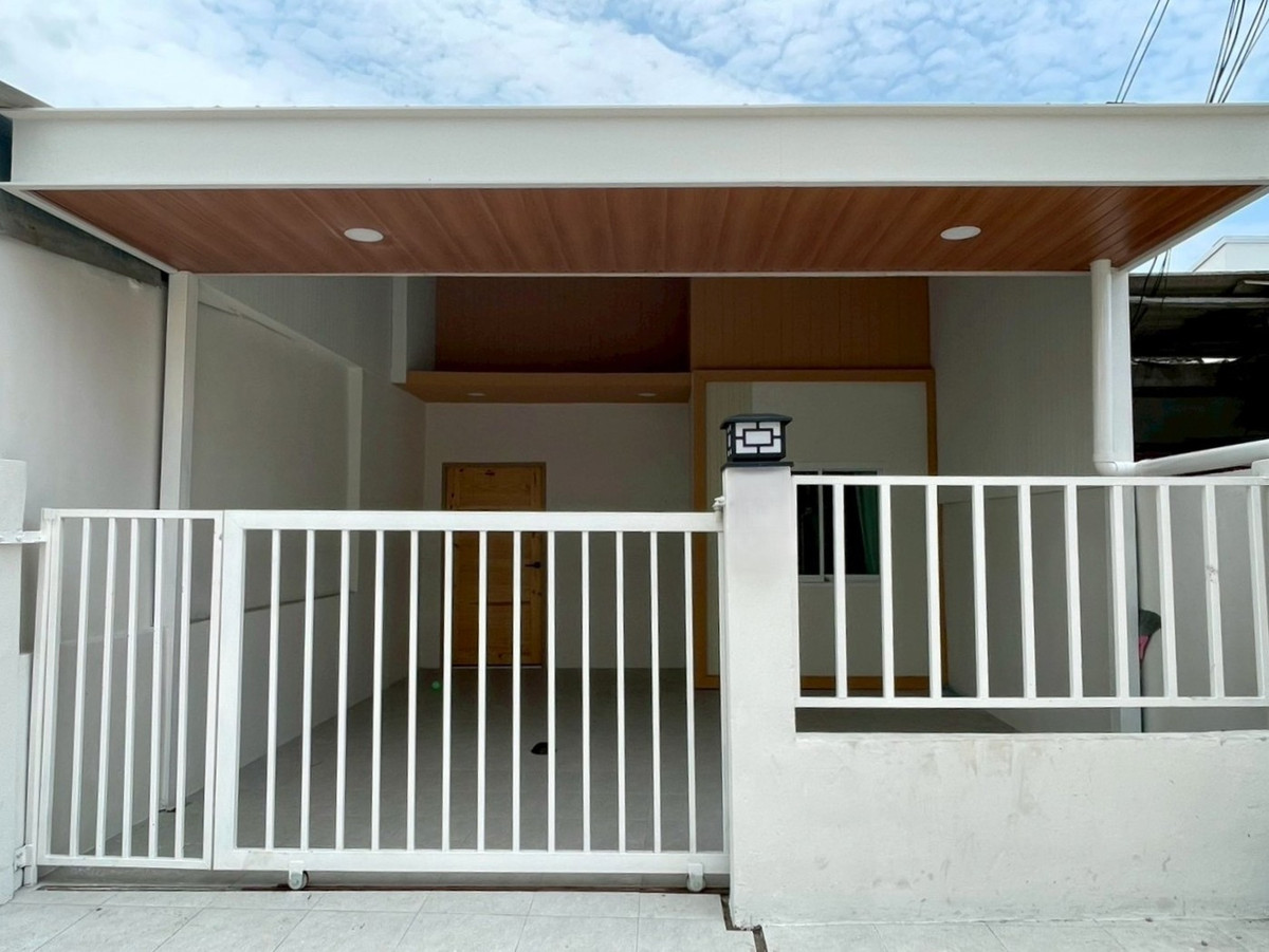 For SaleTownhomePattaya, Bangsaen, Chonburi : Installments are cheaper than renting! Newly renovated house Sukhumvit 43 🔥 Townhouse North Pattaya / 2 bedrooms (for sale), Townhouse North Pattaya / 2 Bedrooms (FOR SALE) BEWN112