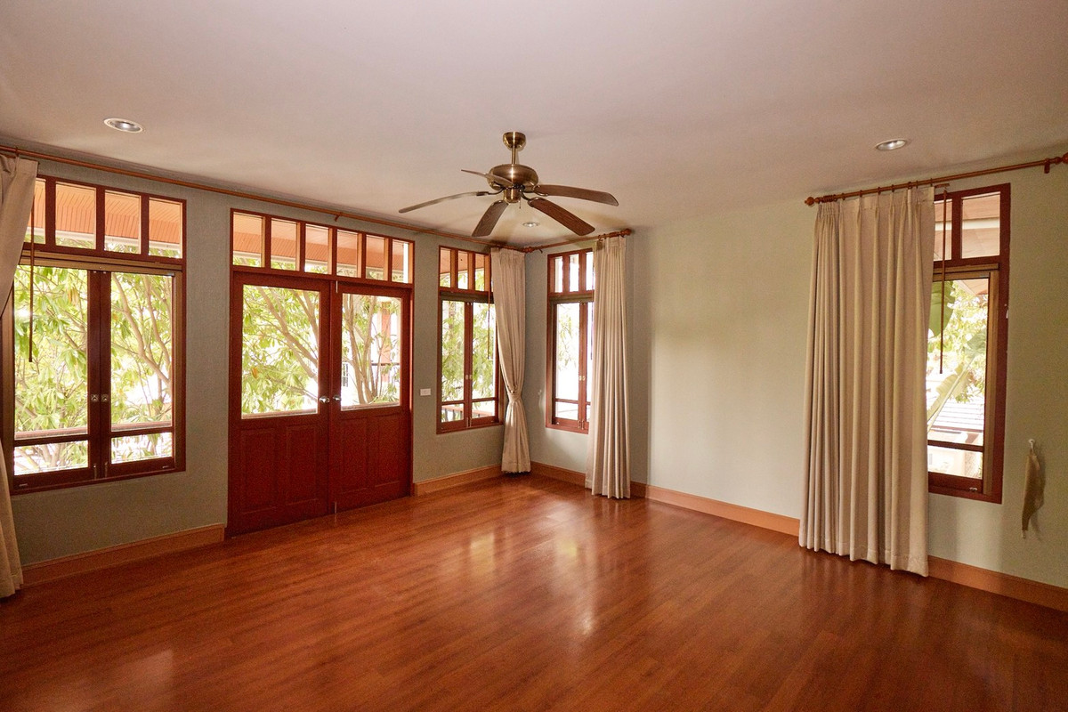 For RentHouseSukhumvit, Asoke, Thonglor : House for rent, House Ekamai 10, 4 bedrooms, 620 sq m, private pool, Pet friendly.