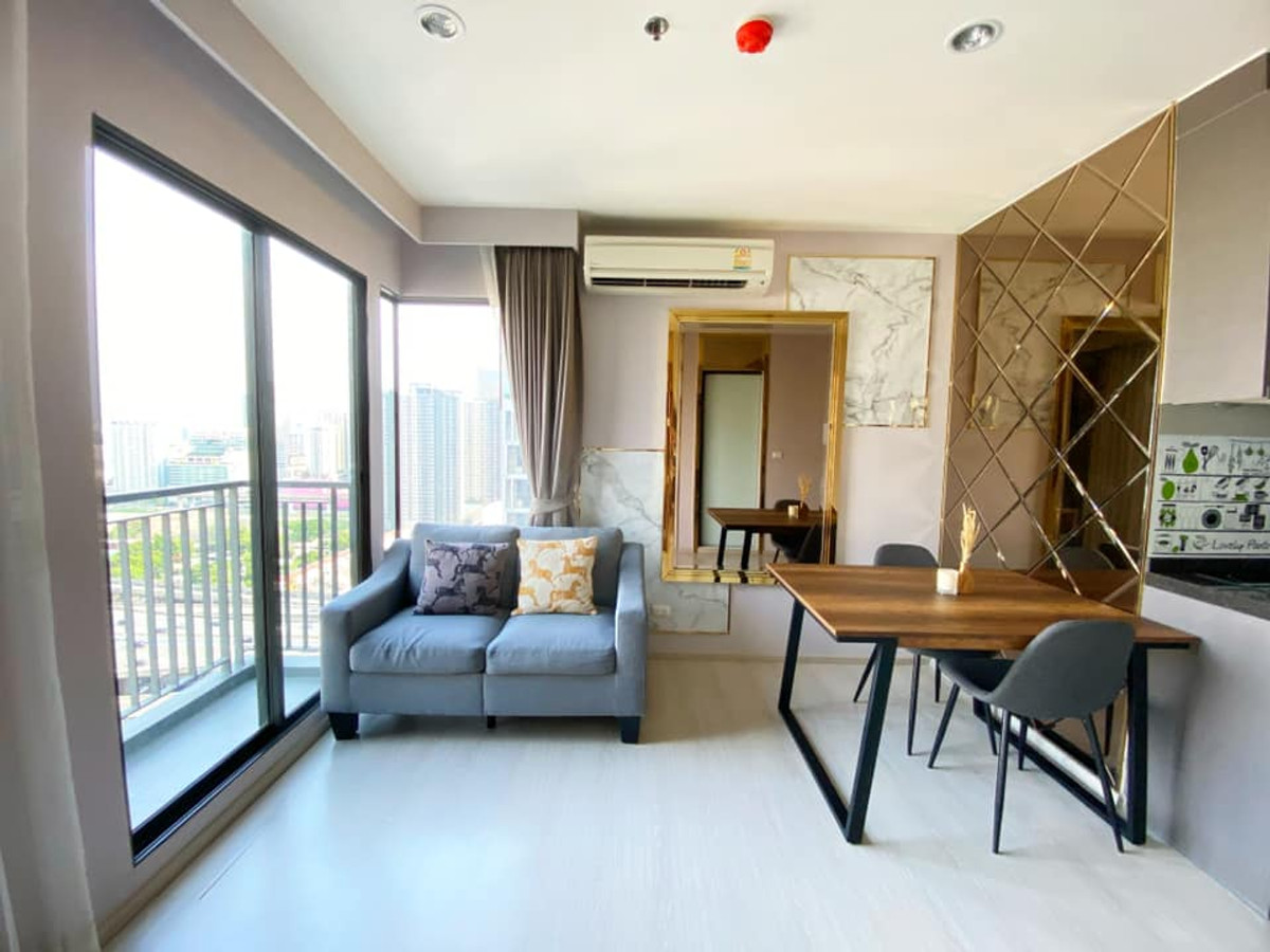 For RentCondoRama9, Petchburi, RCA : !! Beautiful room for rent, Rhythm Asoke 1 condo, near MRT Rama 9.