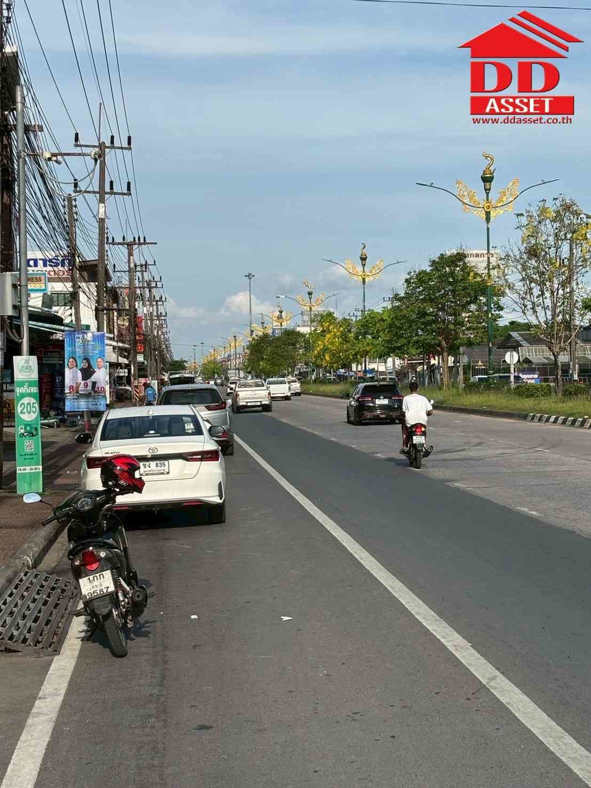 For RentShop HouseNakhon Si Thammarat : For rent, commercial building, 3 and a half floors, Pho Sadet, Nakhon Si Thammarat Province, next to 6 lane road, property code: T8234