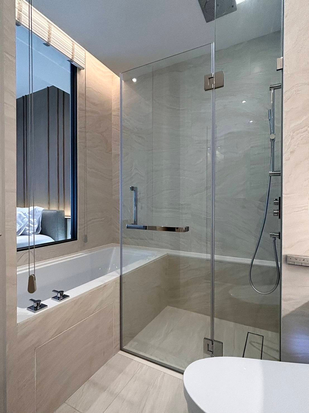 For RentCondoSukhumvit, Asoke, Thonglor : "Rent 1 bedroom, 1 bathroom, The Strand Thonglor.