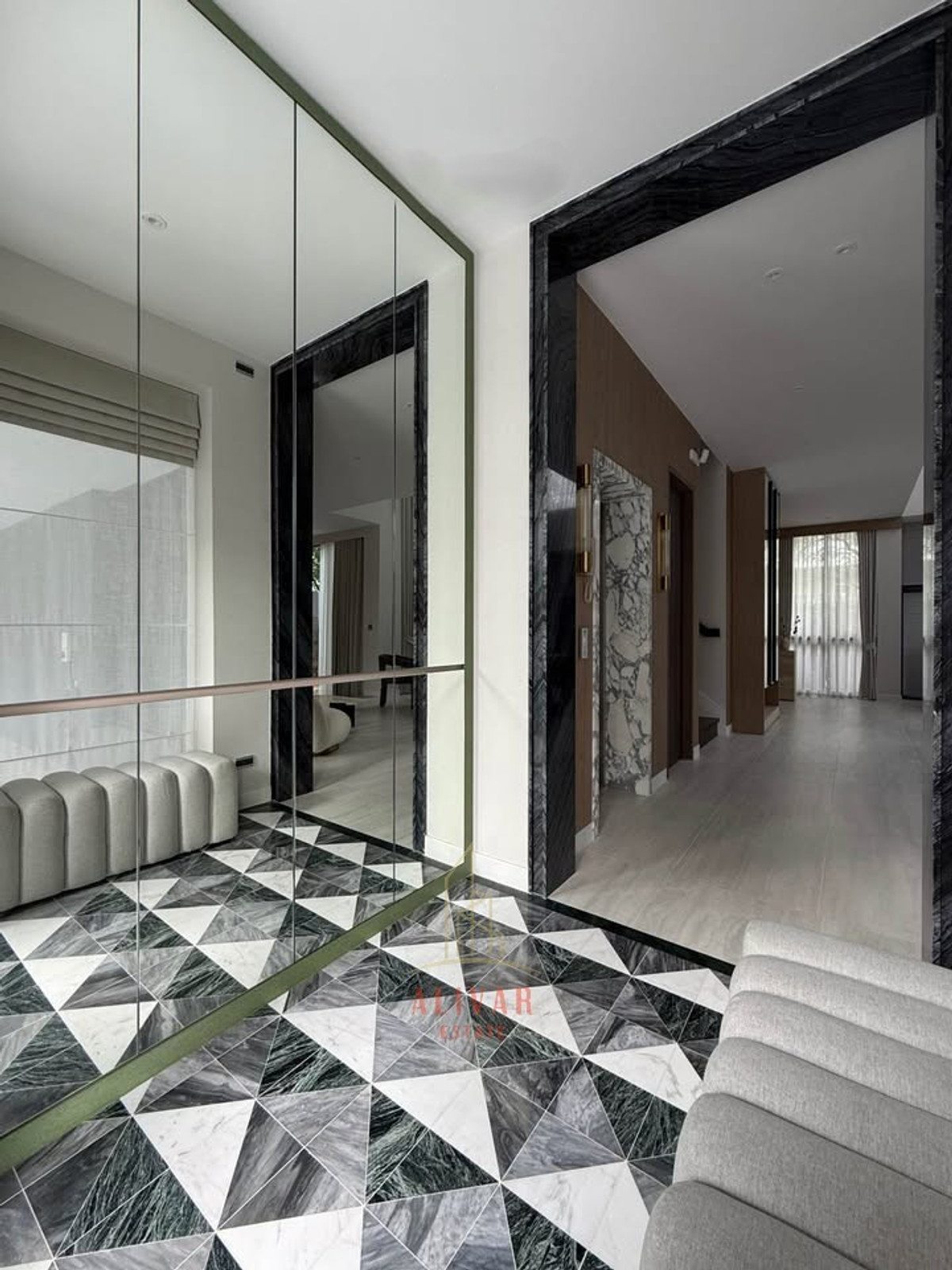 For RentHousePattanakan, Srinakarin : RH031926 For rent, 3-story detached house, 3 bedrooms at BuGaan Krungthep Kreetha, Krungthep Kreetha area.