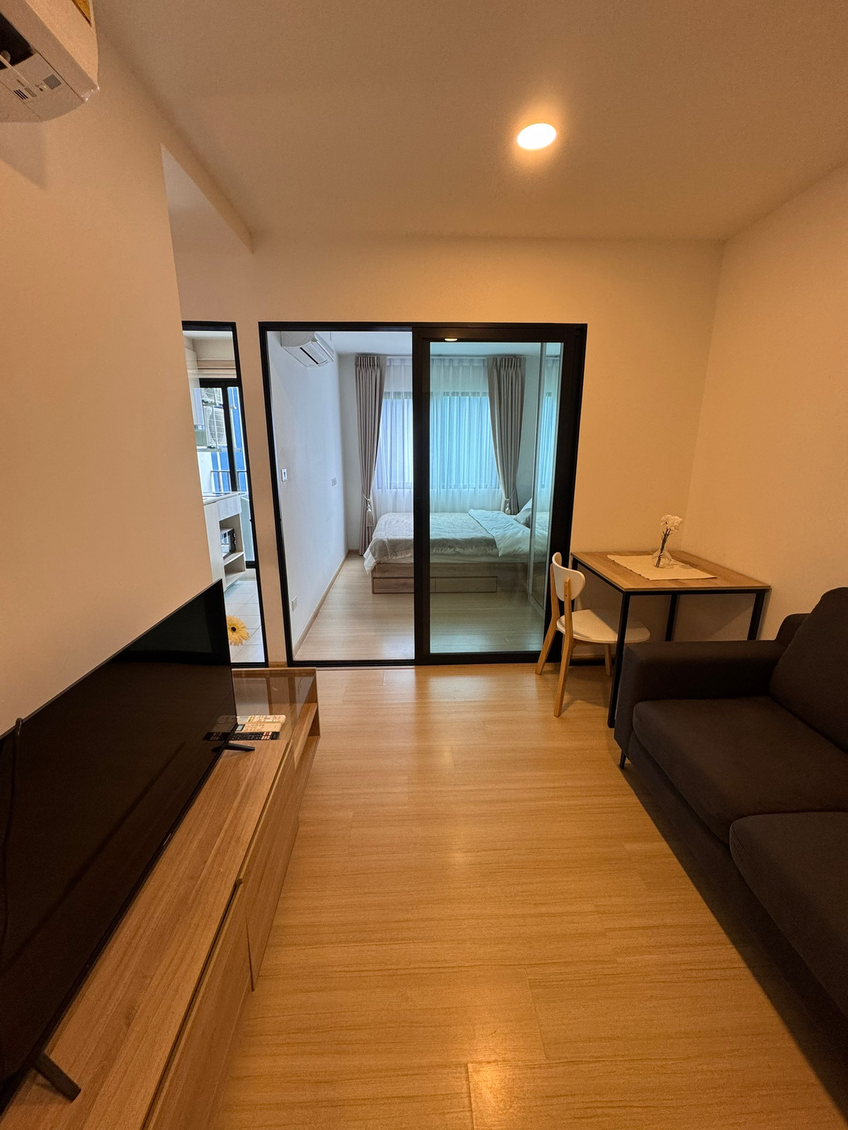 ให้เช่าคอนโดโชคชัย4 ลาดพร้าว71 : เฟส 2 พร้อมอยู่ กั้นห้องนอน รถไฟฟ้าสายสีเหลือง โชคชัย 4 📢 Line id : @085pucam / 0627941024  🎯 YKP Rental Condo