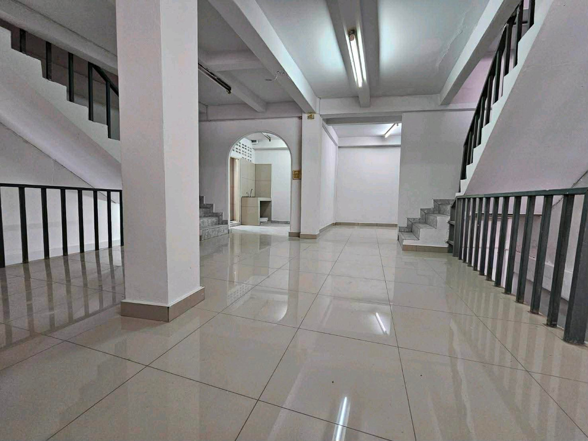 For RentShop HouseRama3 (Riverside),Satupadit : 🏢 Commercial Building for Rent – 6 Floors (2 Connected Units, Newly Renovated)
Including mezzanine floor and rooftop