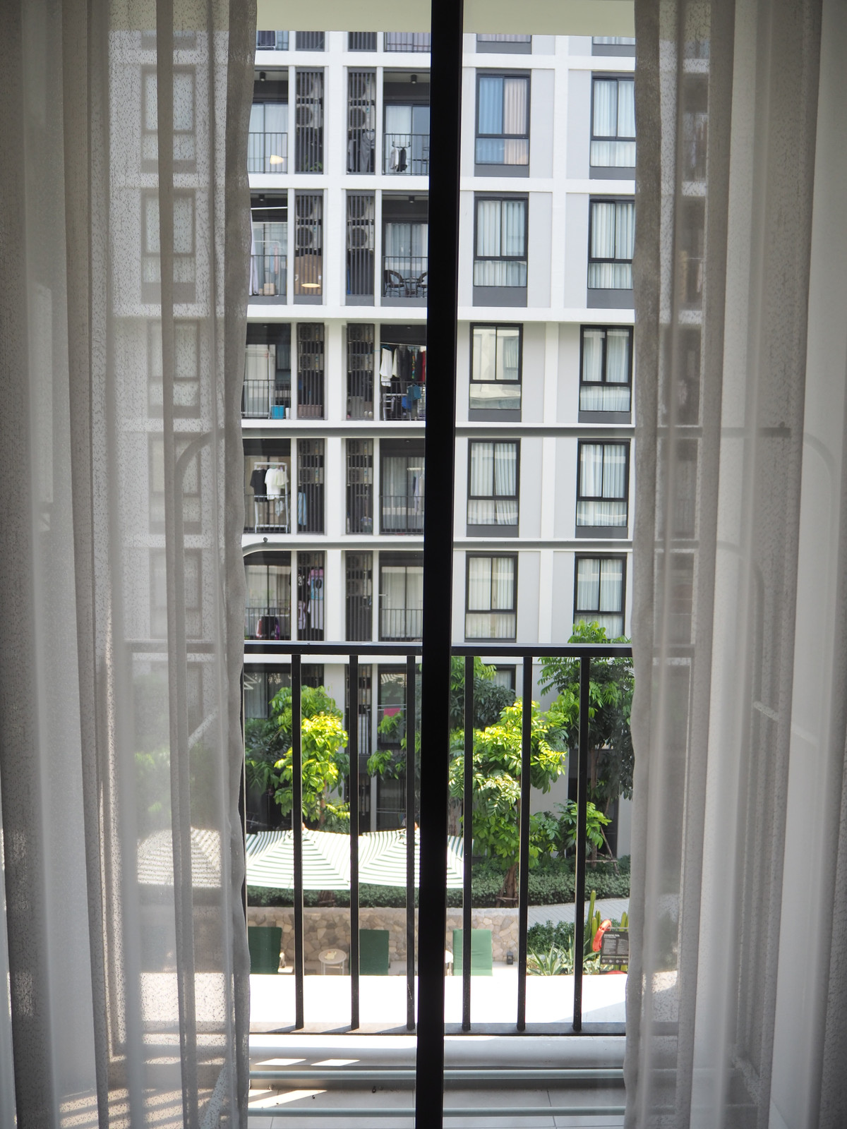 ขายคอนโดปทุมธานี รังสิต ธรรมศาสตร์ : ขาย nue cross คูตค 1 ห้องนอน วิวสระว่ายน้ำ ชั้น 4 ติดรถไฟฟ้าสถานีคูคต เครื่องใช้ไฟฟ้าครบ ฟรีโอน