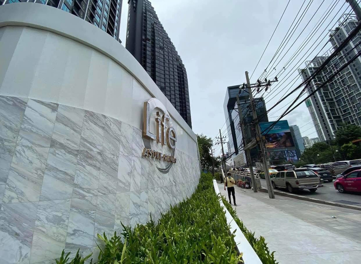 For SaleCondoRama9, Petchburi, RCA : ✨ For Sale: Life Asoke - Rama 9 Condo ✨ 💰 Only 3,899,000 THB