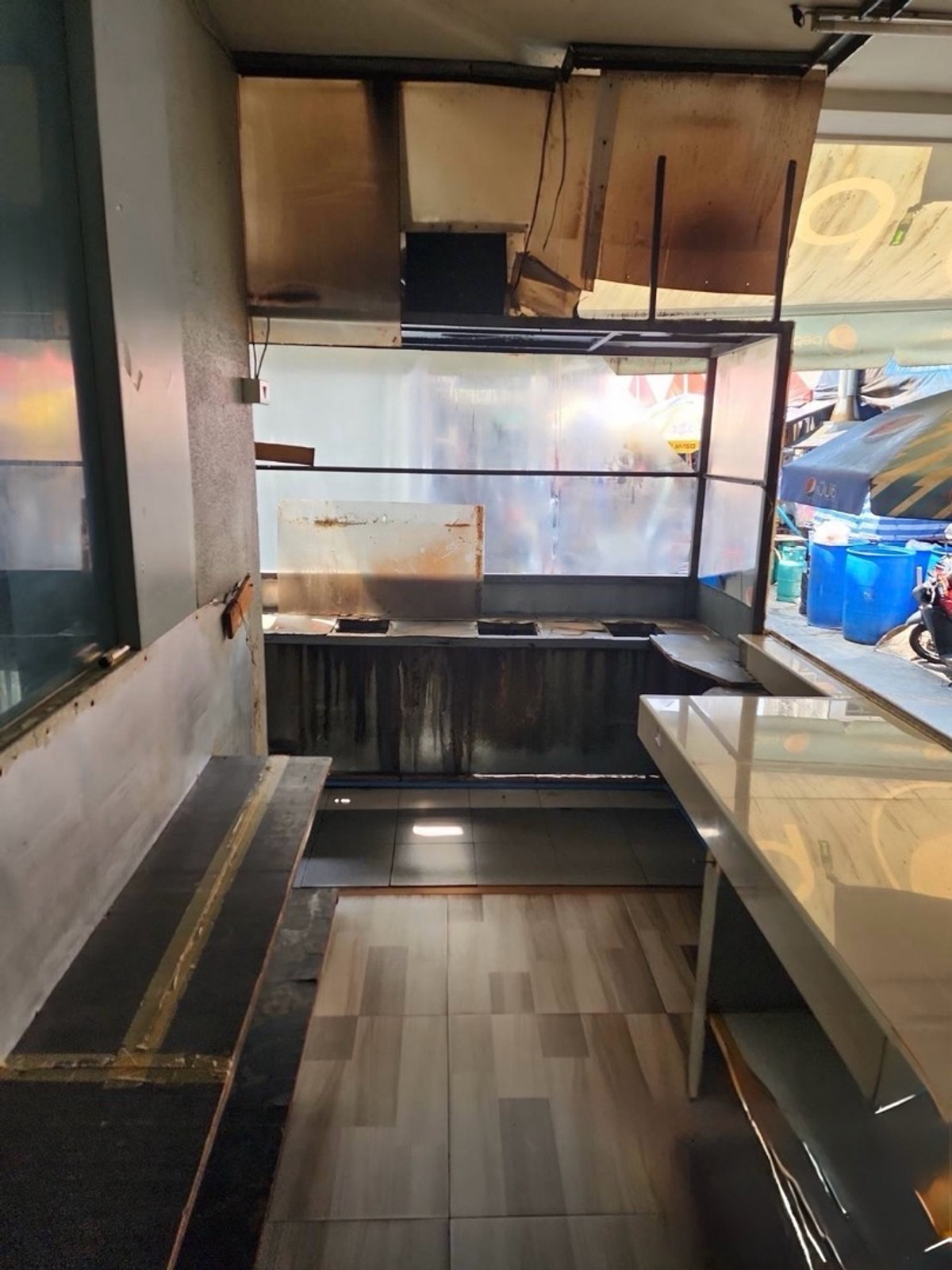 For RentShop HouseWitthayu, Chidlom, Langsuan, Ploenchit : Retail Space for Rent on Wireless Road near Embassy District, 260 sq.m across 2 Floors with Flexible Layout, High Foot Traffic Main Road Location Ideal for Restaurant Bar or Lifestyle Business