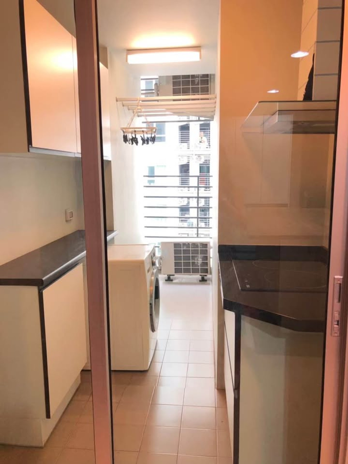 For RentCondoRama9, Petchburi, RCA : Condo for rent near MRT Rama 9 | Belle Grand Rama 9 | 2 bedrooms, large island kitchen, next to Central Plaza Rama 9.