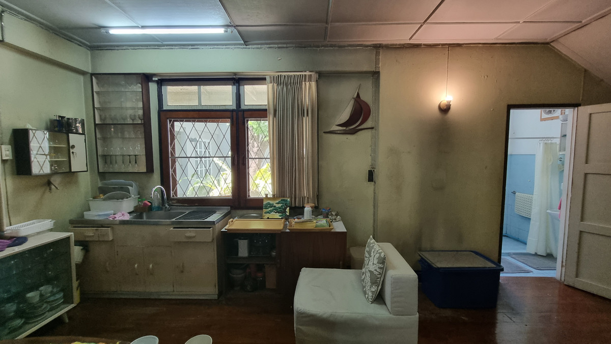 ให้เช่าบ้านสุขุมวิท อโศก ทองหล่อ : ให้เช่าบ้านเดี่ยว พร้อมสวนและที่จอดรถ 6 คัน – ทำเลพร้อมพงษ์ / ทองหล่อ   เหมาะสำหรับทำ สปา ร้านอาหาร คาเฟ่ หรือธุรกิจบริการ