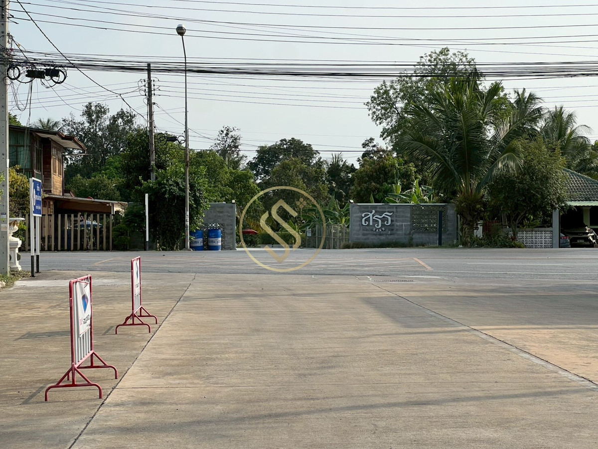 For SaleHouseNonthaburi, Bang Yai, Bangbuathong : Urgent sale, 2-story detached house, The City Ratchaphruek project, Bang Len Subdistrict, Bang Yai District, beautiful house, back side, in front of a shady garden.