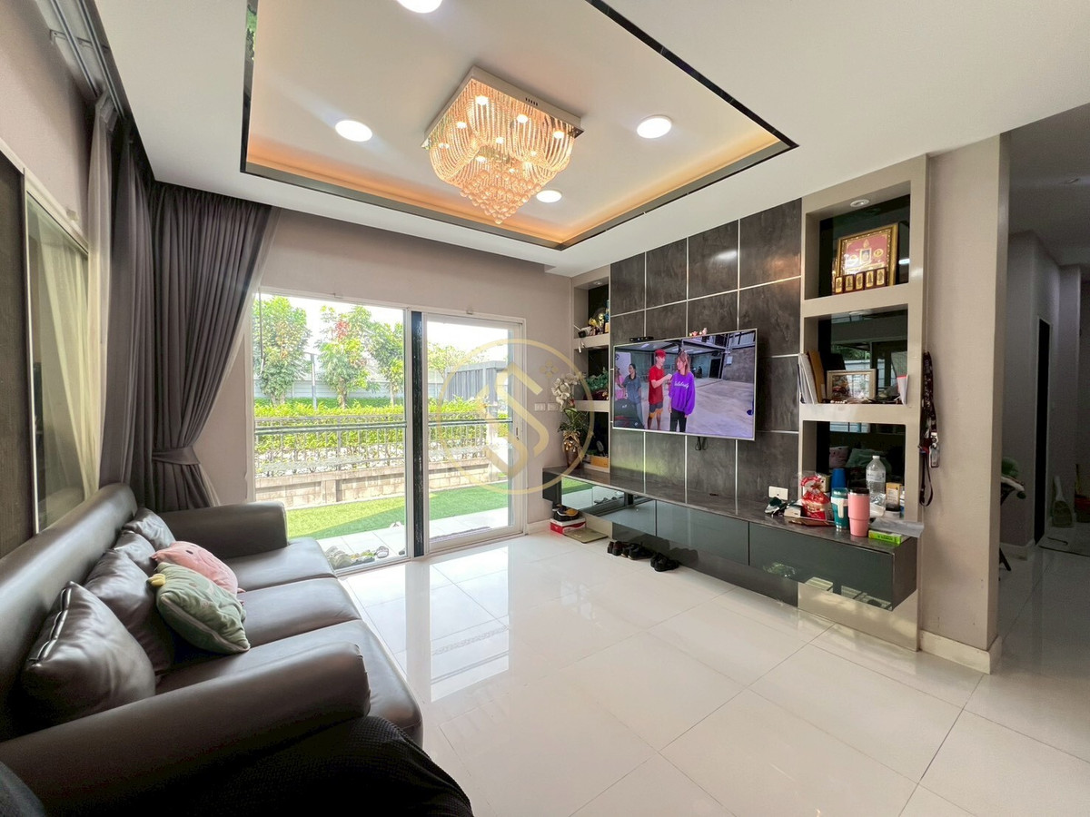 For SaleHouseNonthaburi, Bang Yai, Bangbuathong : Urgent sale, 2-story detached house, The City Ratchaphruek project, Bang Len Subdistrict, Bang Yai District, beautiful house, back side, in front of a shady garden.