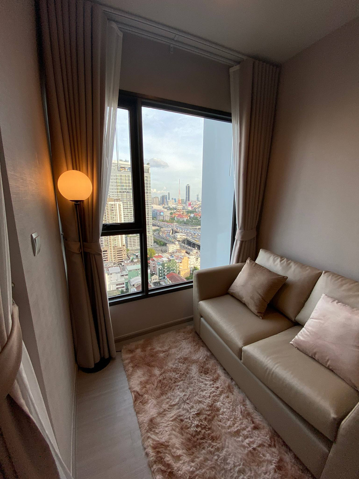 For RentCondoRama9, Petchburi, RCA : Condo for rent near MRT Rama 9 | Life Asoke Rama9 | near MRT Central Rama 9 Convenient travel