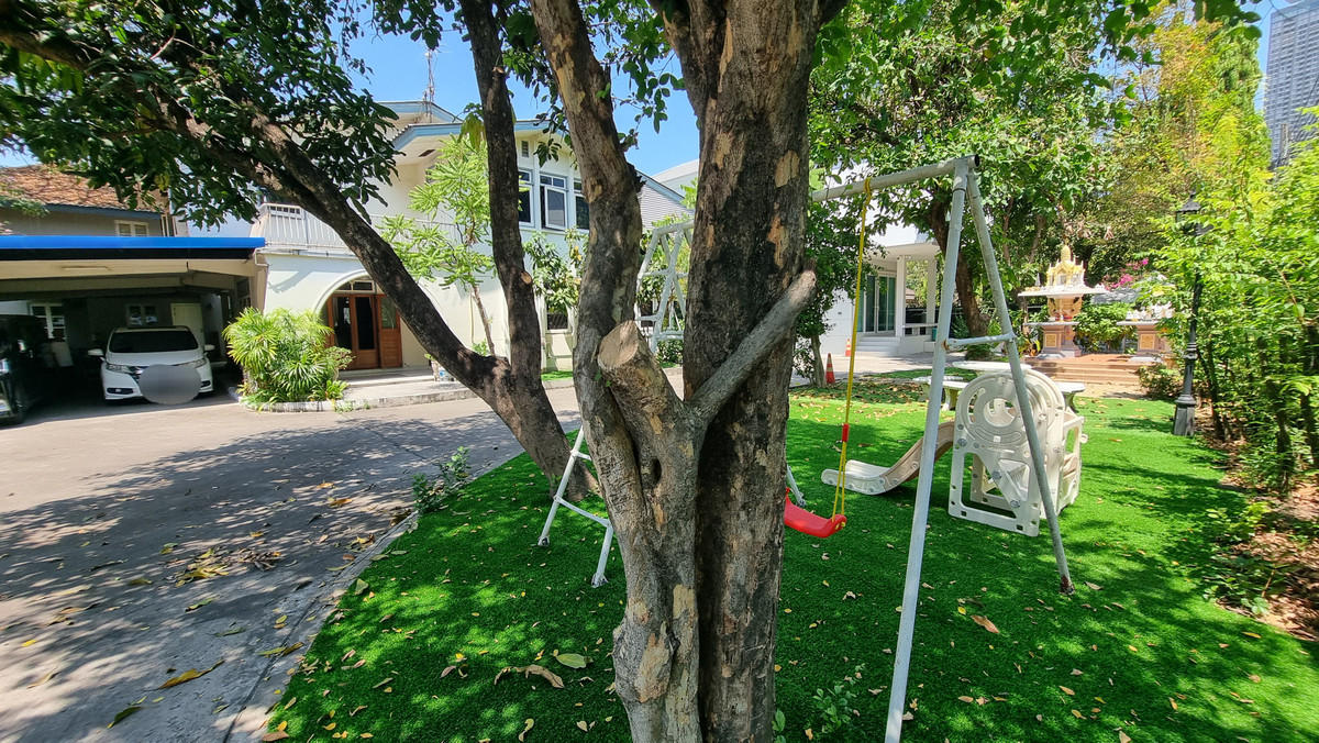 ให้เช่าบ้านสุขุมวิท อโศก ทองหล่อ : ให้เช่าบ้านเดี่ยว พร้อมสวนและที่จอดรถ 6 คัน – ทำเลพร้อมพงษ์ / ทองหล่อ   เหมาะสำหรับทำ สปา ร้านอาหาร คาเฟ่ หรือธุรกิจบริการ