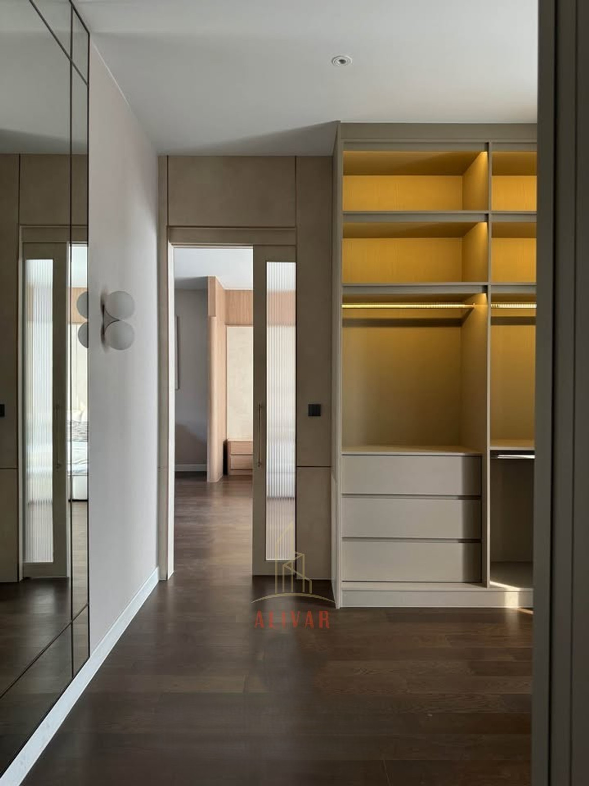 For RentHousePattanakan, Srinakarin : RH031926 For rent, 3-story detached house, 3 bedrooms at BuGaan Krungthep Kreetha, Krungthep Kreetha area.