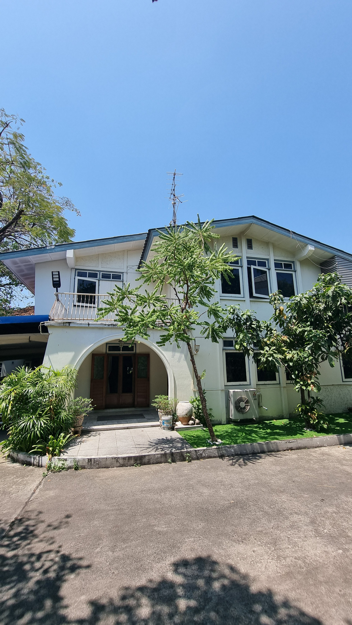 ให้เช่าบ้านสุขุมวิท อโศก ทองหล่อ : ให้เช่าบ้านเดี่ยว พร้อมสวนและที่จอดรถ 6 คัน – ทำเลพร้อมพงษ์ / ทองหล่อ   เหมาะสำหรับทำ สปา ร้านอาหาร คาเฟ่ หรือธุรกิจบริการ