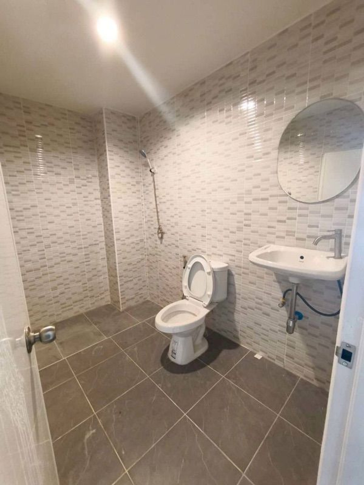 ให้เช่าบ้านสมุทรปราการ สำโรง : ให้เช่า 18ตรว 4นอน3น้ำ ทาวน์โฮม 3 ชั้น สุธาวี เทพารักษ์ กม10