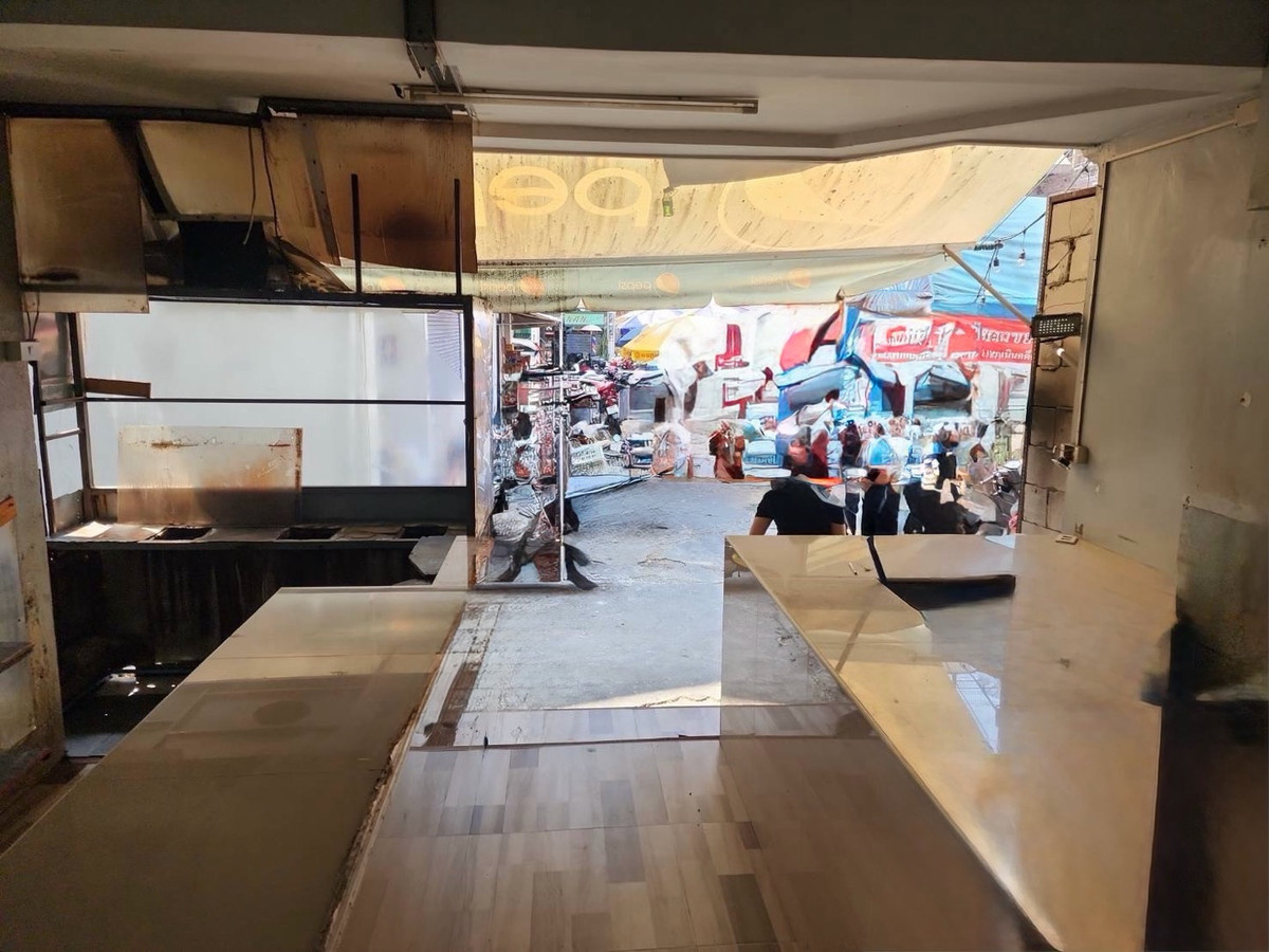 For RentShop HouseWitthayu, Chidlom, Langsuan, Ploenchit : Retail Space for Rent on Wireless Road near Embassy District, 260 sq.m across 2 Floors with Flexible Layout, High Foot Traffic Main Road Location Ideal for Restaurant Bar or Lifestyle Business