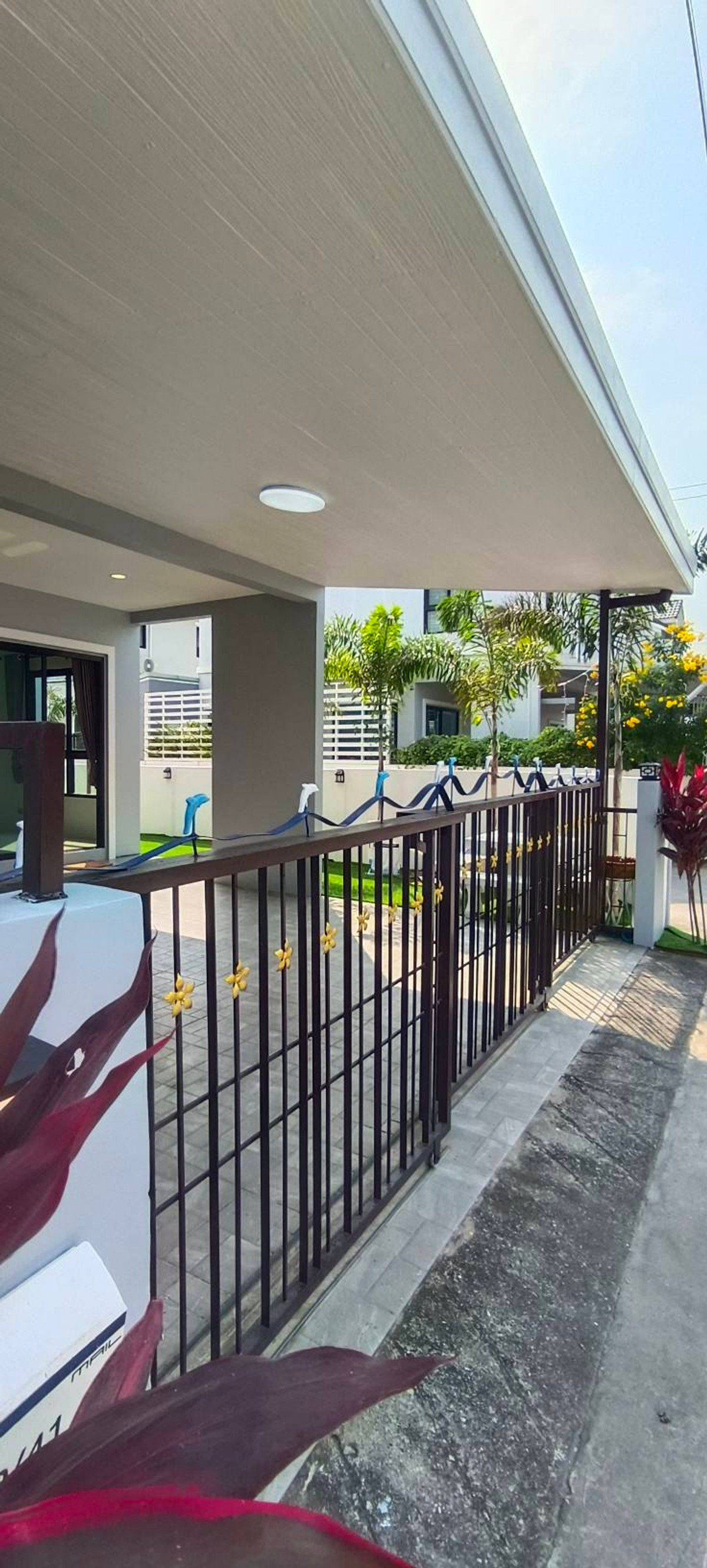 For SalePattaya, Bangsaen, Chonburi : Corner house, lots of space, near Laem Chabang Industrial Estate 🔥 Maneerin Village Laemchabang - Banglamung / 4 bedrooms (for sale), Maneerin Village Laemchabang - Banglamung / 4 Bedrooms (FOR SALE) BEWN114