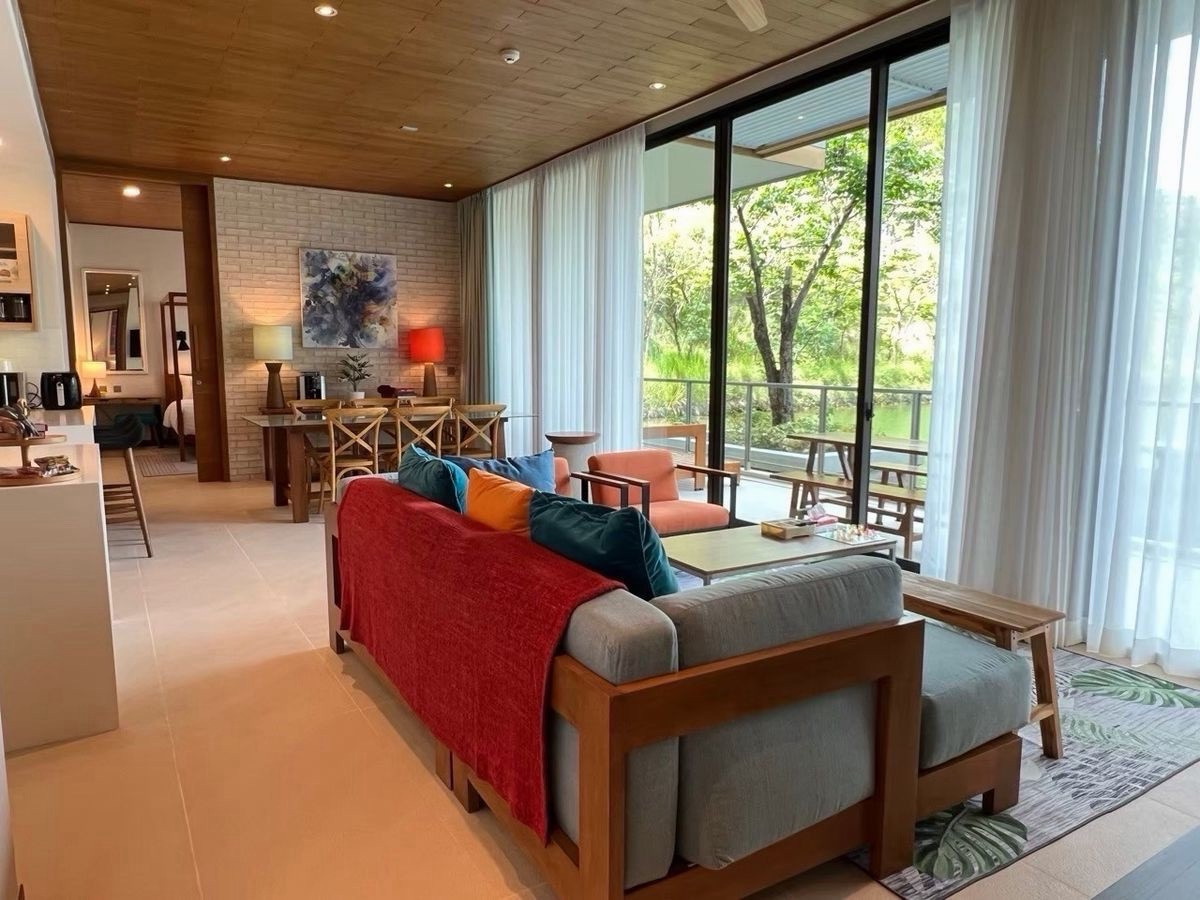 ขายคอนโดปากช่อง เขาใหญ่ : ขายคอนโดหรูวิวทะเลสาบ Swan Lake Residences Khao Yai ยูนิต Pet Friendly วิวภูเขาแบบพาโนรามา ใกล้ InterContinental Khao Yai