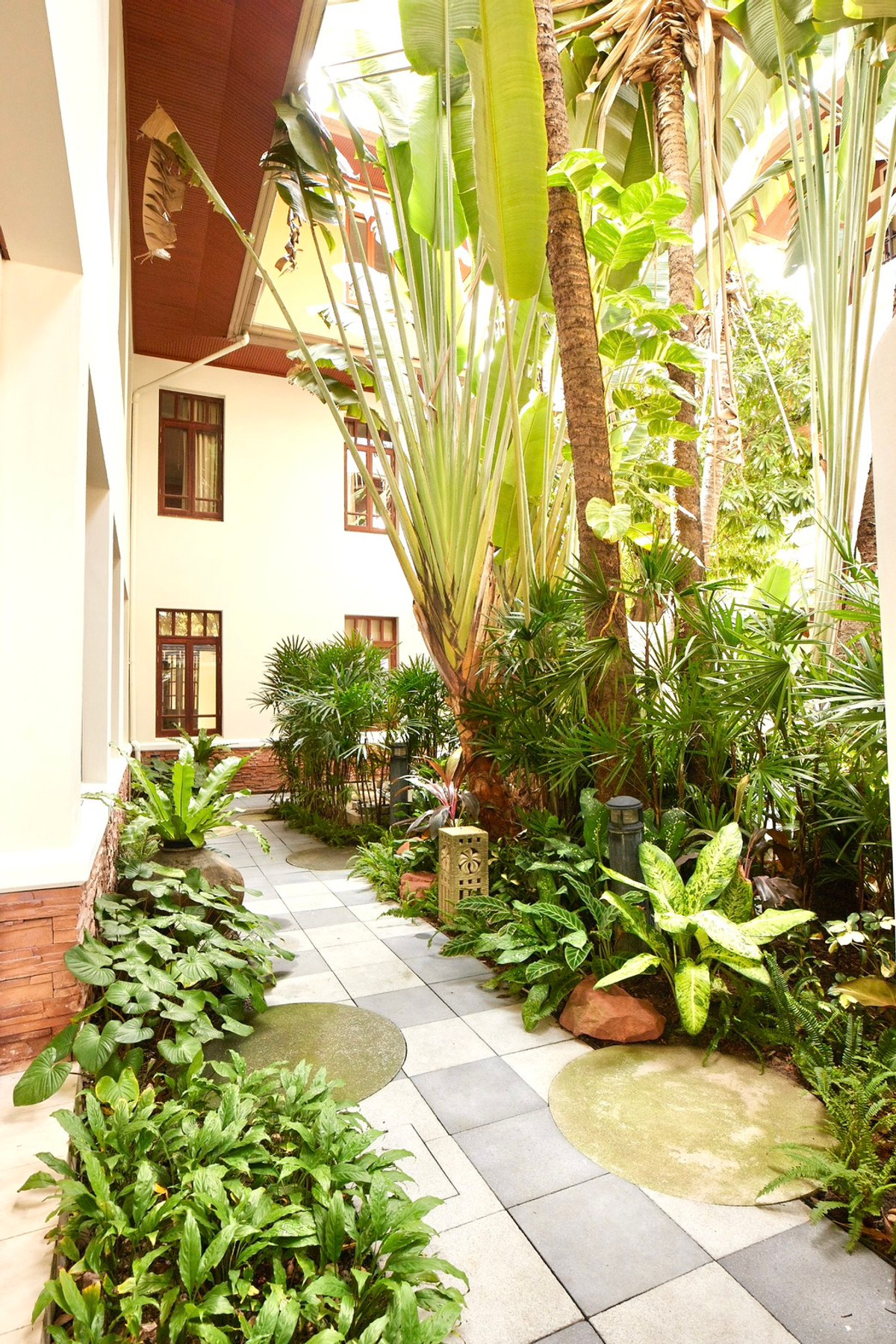 For RentHouseSukhumvit, Asoke, Thonglor : House for rent, House Ekamai 10, 4 bedrooms, 620 sq m, private pool, Pet friendly.