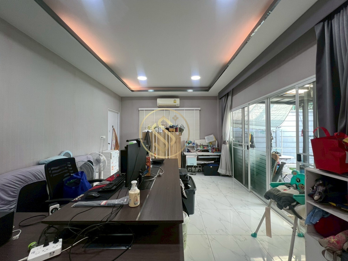 For SaleHouseNonthaburi, Bang Yai, Bangbuathong : Urgent sale, 2-story detached house, The City Ratchaphruek project, Bang Len Subdistrict, Bang Yai District, beautiful house, back side, in front of a shady garden.