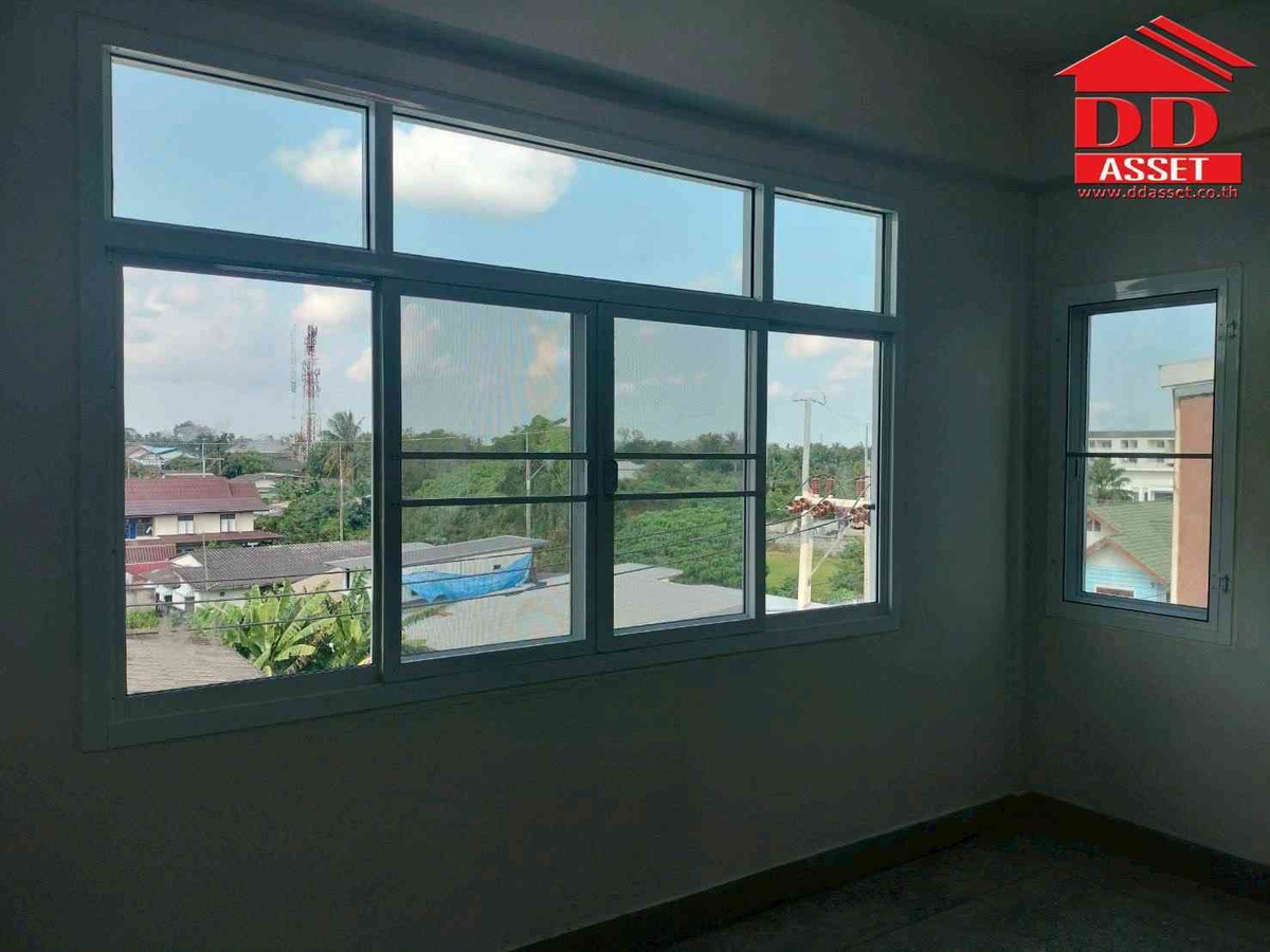 For RentShop HouseNakhon Si Thammarat : For rent, commercial building, 3 and a half floors, Pho Sadet, Nakhon Si Thammarat Province, next to 6 lane road, property code: T8234
