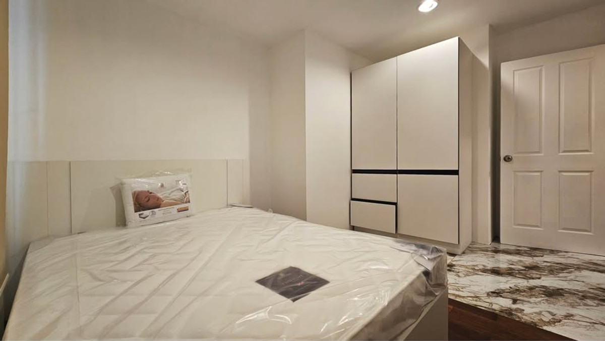 For RentCondoRama9, Petchburi, RCA : Condo for rent near MRT Rama 9 | Belle Grand Rama 9 | 2 bedrooms, large island kitchen, next to Central Plaza Rama 9.