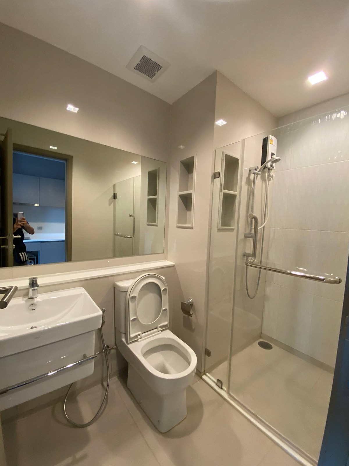 For RentCondoRama9, Petchburi, RCA : Condo for rent near MRT Rama 9 | Life Asoke Rama9 | near MRT Central Rama 9 Convenient travel