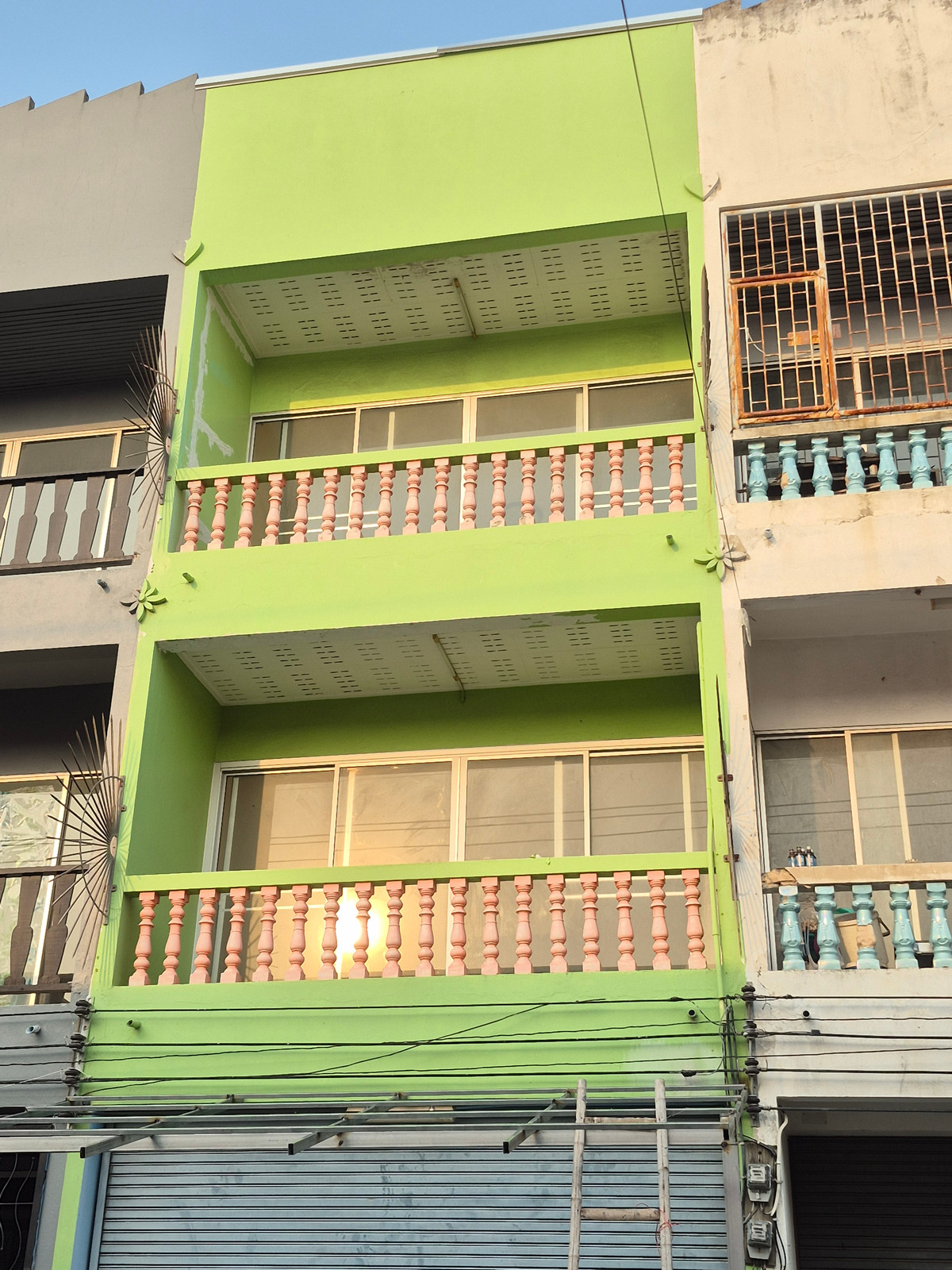 ให้เช่าทาวน์โฮมปทุมธานี รังสิต ธรรมศาสตร์ : อาคารพาณิชย์3ชั้น รีโนเวทใหม่ (ใหญ่ คุ้ม ใกล้ฟิวเจอร์พาร์ครังสิต)