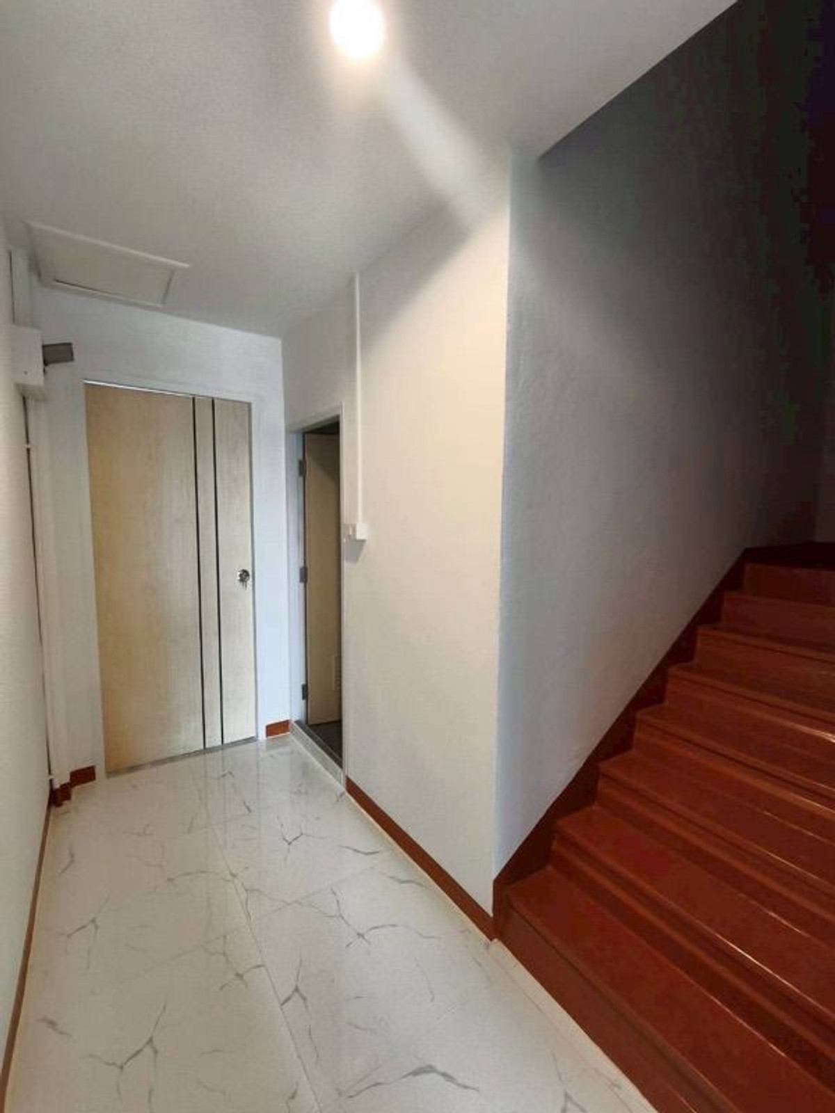 ให้เช่าบ้านสมุทรปราการ สำโรง : ให้เช่า 18ตรว 4นอน3น้ำ ทาวน์โฮม 3 ชั้น สุธาวี เทพารักษ์ กม10