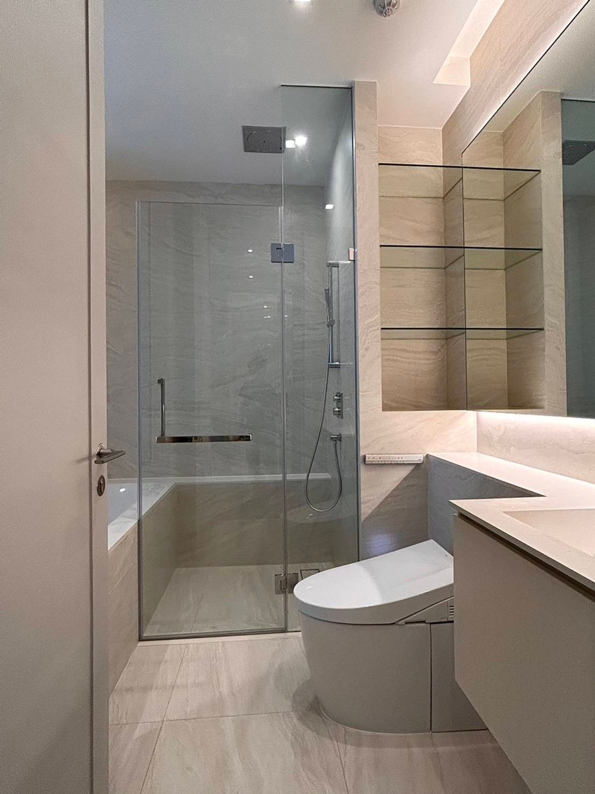 For RentCondoSukhumvit, Asoke, Thonglor : "Rent 1 bedroom, 1 bathroom, The Strand Thonglor.