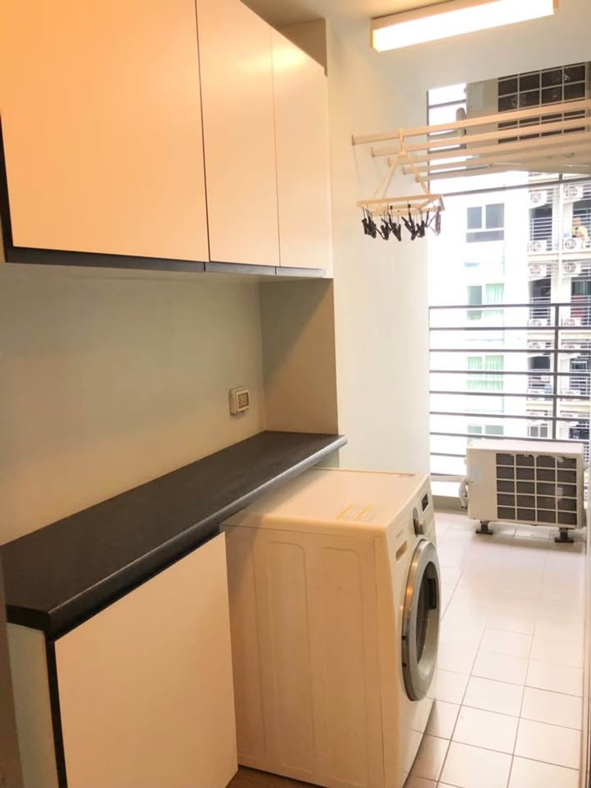 For RentCondoRama9, Petchburi, RCA : Condo for rent near MRT Rama 9 | Belle Grand Rama 9 | 2 bedrooms, large island kitchen, next to Central Plaza Rama 9.