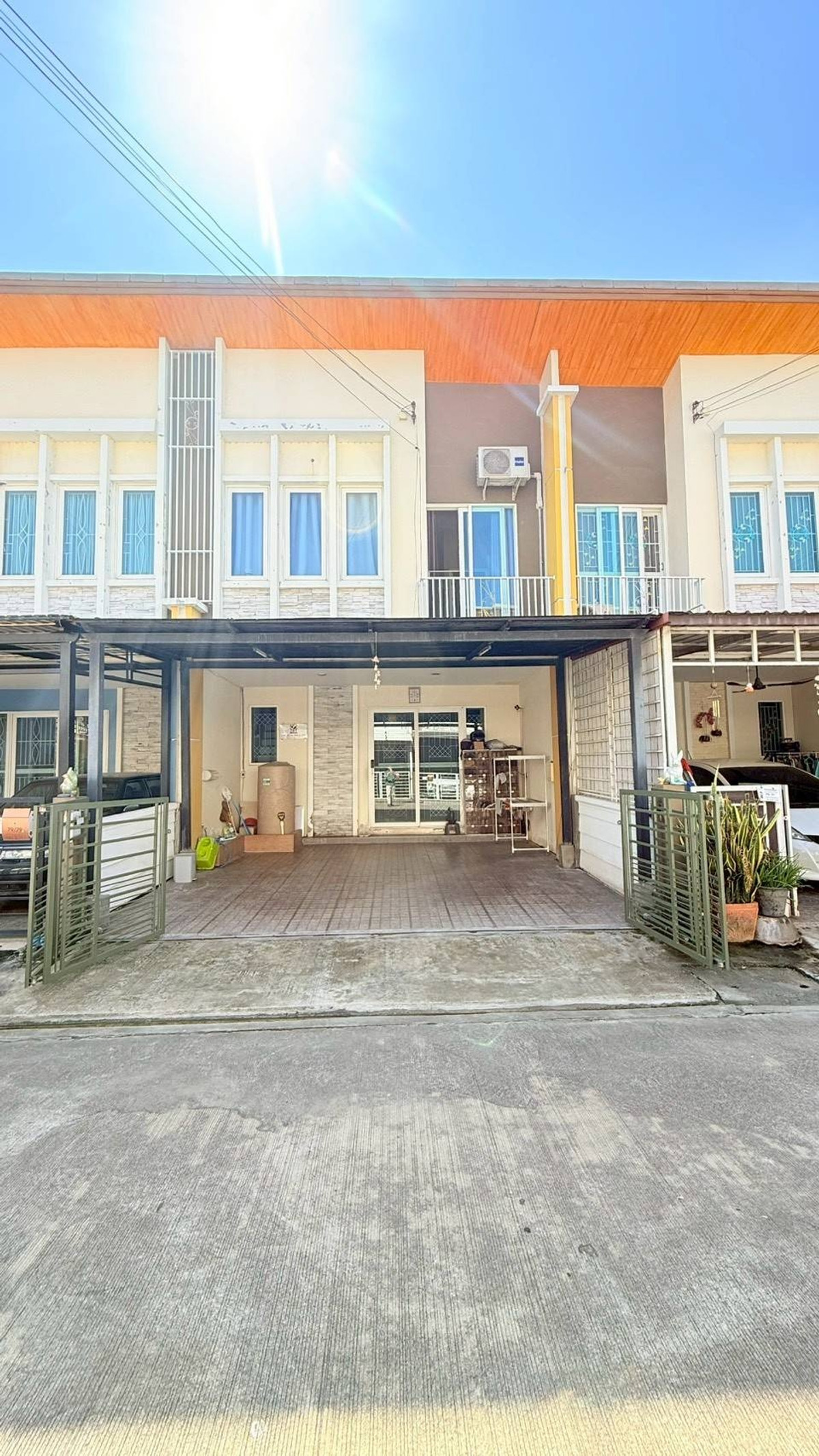 เซ้งนวมินทร์ รามอินทรา : ขายเซ้งด่วน ทาวน์โฮม 2 ชั้น สุขาภิบาล5 หมู่บ้านโกลเด้นท์ทาวน์   บ้านสวย พร้อมอยู่