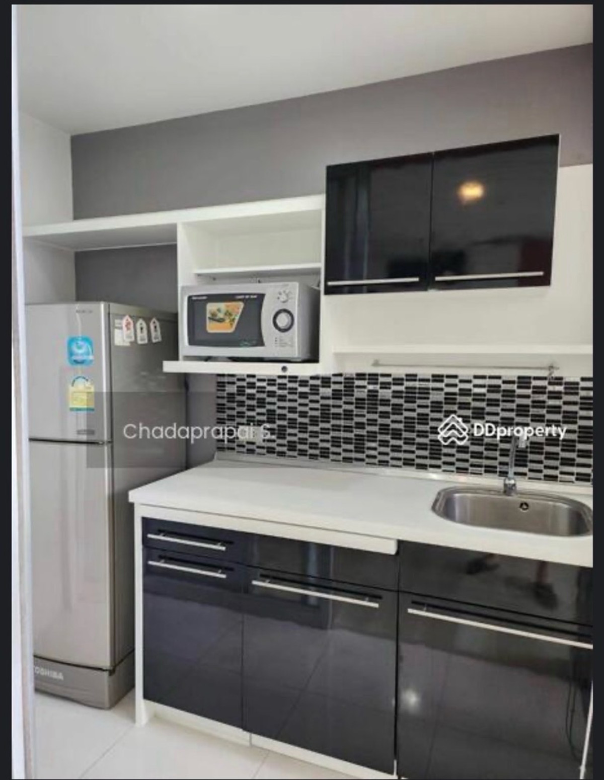 ให้เช่าคอนโดอ่อนนุช อุดมสุข : ให้เช่า คอนโด the room sukhumvit 64
ขนาด 42 ตร.ม 1นอน 
ราคา 12,000/เดือน
โทร 093-028-1245
id line:properagency