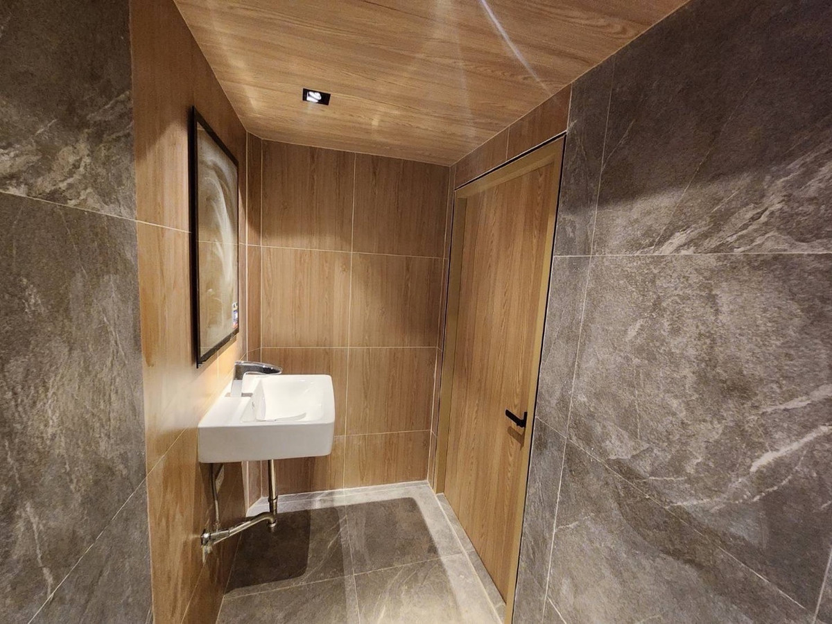 For RentShop HouseWitthayu, Chidlom, Langsuan, Ploenchit : Retail Space for Rent on Wireless Road near Embassy District, 260 sq.m across 2 Floors with Flexible Layout, High Foot Traffic Main Road Location Ideal for Restaurant Bar or Lifestyle Business