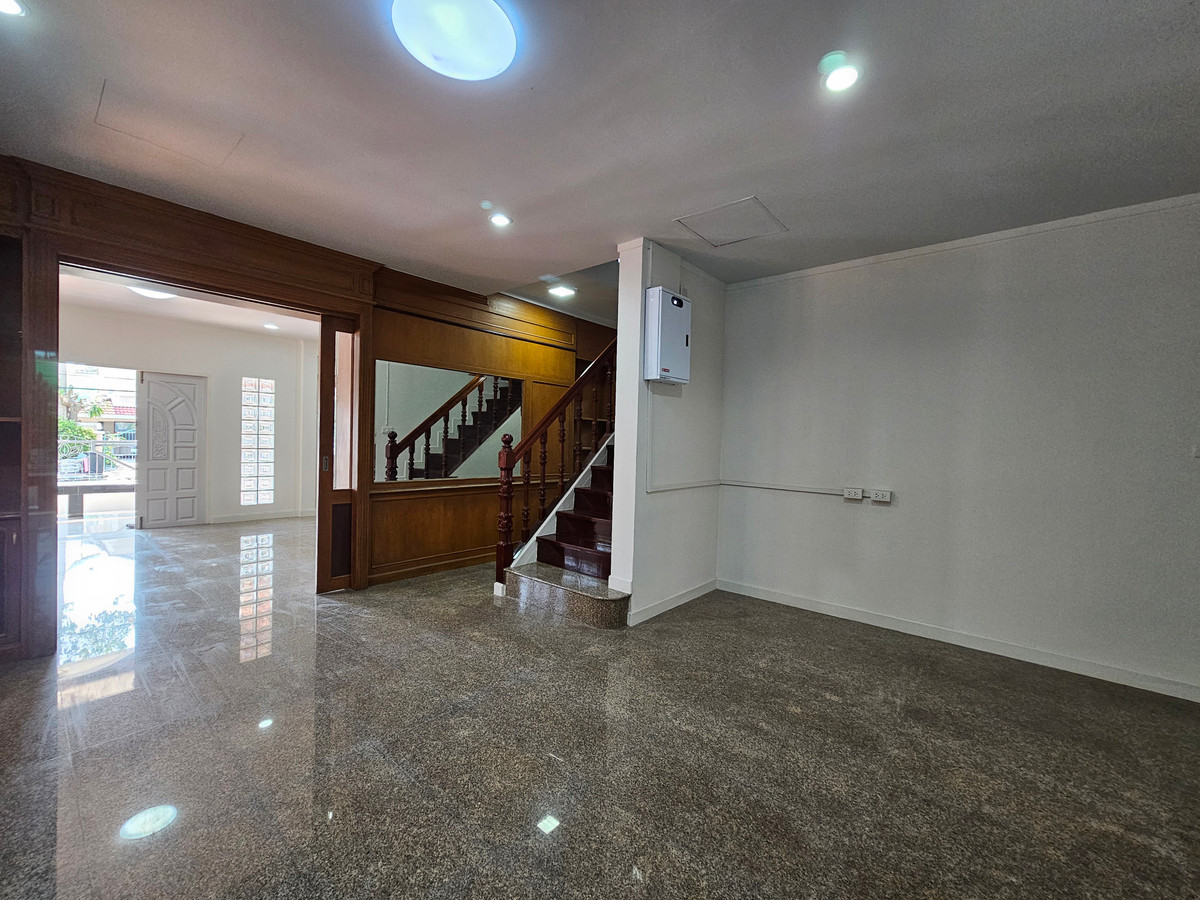 HousePhutthamonthon, Salaya : sell!!! 2-story detached house, area 53.1 sq m @ Suan Dok Mai Village - Soi Borommaratchachonnani 105, Thawi Watthana District, Bangkok